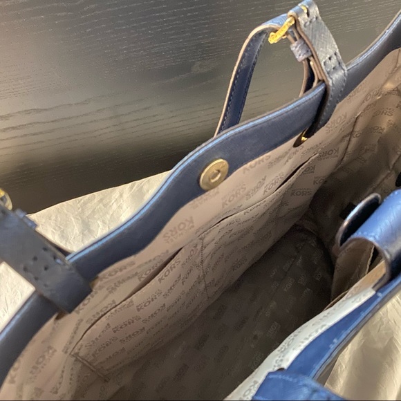 Large leather Michael Kors bag ๐๐๐ (preloved) - Picture 5 of 6